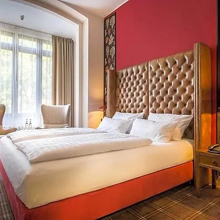 The Ascot Otel