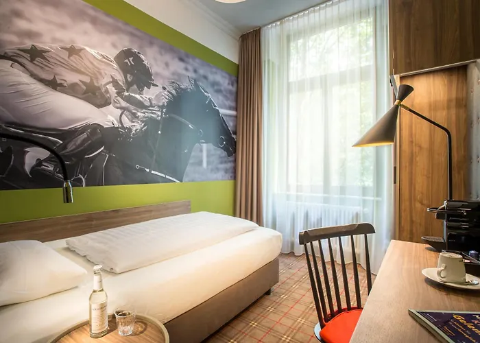 The Ascot Отель