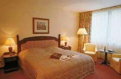 The Ascot Отель