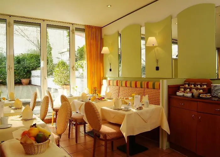 The Ascot Colónia