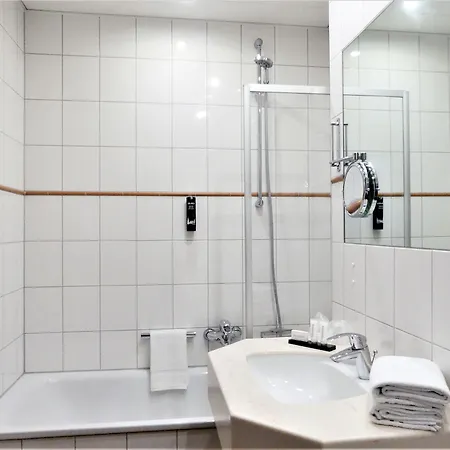 The Ascot Hotel 4*